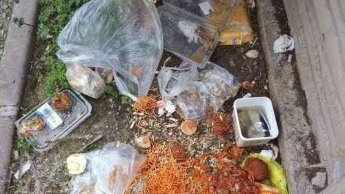 Konya’da Ramazan ayında israf manzarası pes dedirtti!