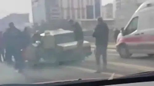 Direğe çarpan otomobilin sürücüsü yaralandı