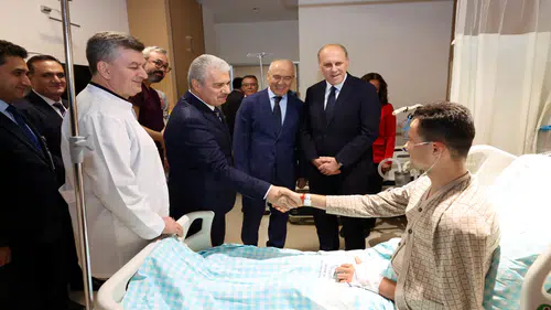 Vali Akın, bisiklet şampiyonasında kaza geçiren sporcuyu ziyaret etti