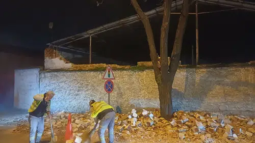 Şiddetli rüzgarda camiinin külahı uçtu