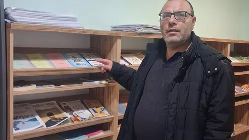 Konyalı Öğretmen Cihanbeyli Kütüphanesi’ne kitap bağışladı