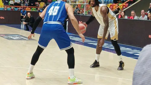 Büyükşehir evinde dolu dizgin!