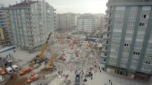 Konya Zümrüt apartmanı faciasının üzerinden 22 yıl geçti!