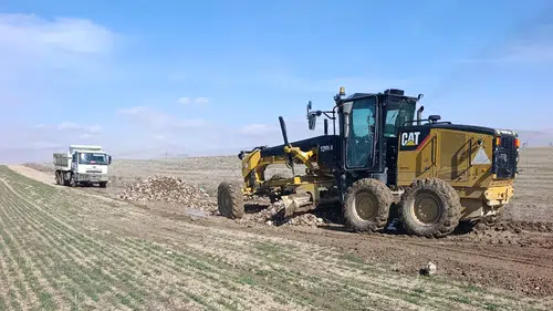 Konya kırsalında konforlu yol hamlesi: Kışın yıprattığı yollar onarılıyor