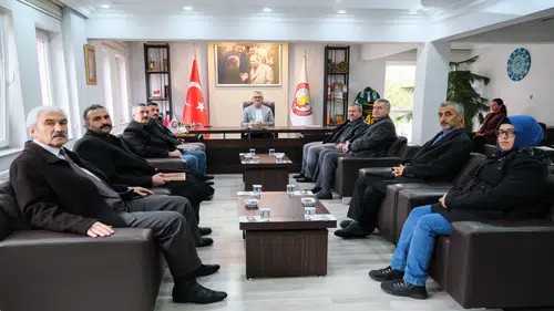 Başkan Ustaoğlu siyasi parti ilçe başkanları ile bir araya geldi