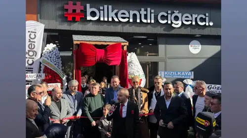 Ünlü isimler meşhur ciğercinin açılışı için Konya'ya akın etti