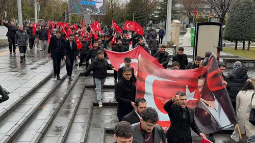 Konya Ülkü Ocaklılar şehit Fırat Yılmaz Çakıroğlu için yürüdü