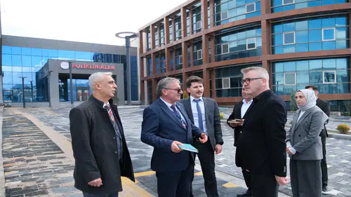 Başkan Ustaoğlu, yeni hastane binasında incelemelerde bulundu