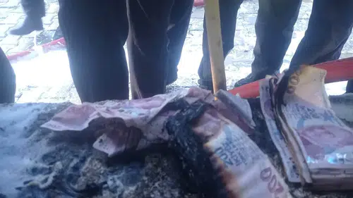 Evinde çıkan yangında 183 bin TL’si de yandı