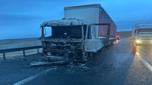 Konya'da seyir halindeki tırda çıkan yangın söndürüldü