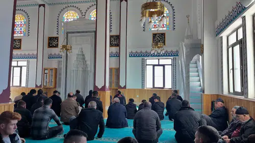 Karapınar Belediye Başkanı Önal hemşehrileriyle saf tuttu