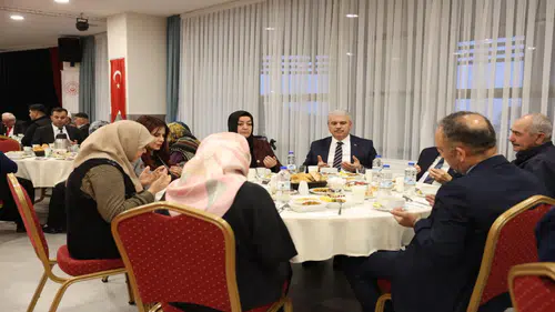 Vali Akın, huzurevi sakinleriyle iftarda buluştu