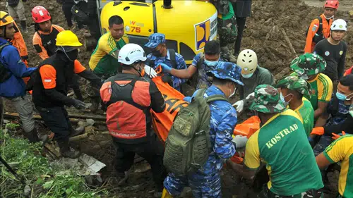 Endonezya'daki toprak kaymasında ölü sayısı 70'e yükseldi