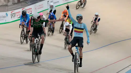 Dev şampiyona başladı: Konya velodromu sahne aldı