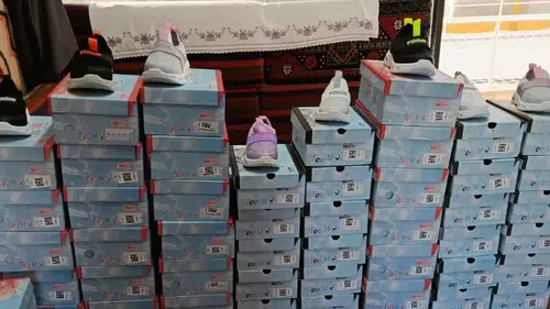 Konya'da bedava ayakkabı dağıtımı devam ediyor! Bayram önü vatandaşa büyük destek!