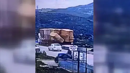 Saman balyalarının altında kalan kişi öldü