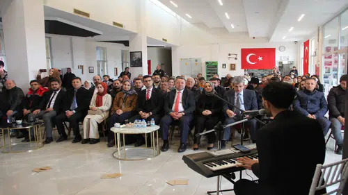 "Aşkın Yalın Hali" isimli şiir dinletisi düzenledi