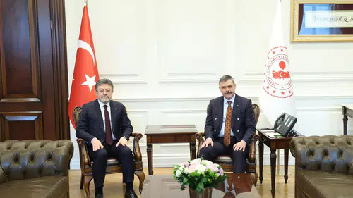 Bakan Yumaklı'dan Çumralı Bakan'a destek!