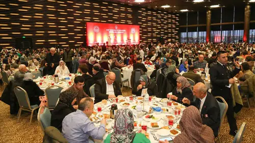 Konya'da büyük aile sofrasında Ramazan’ın ilk buluşması