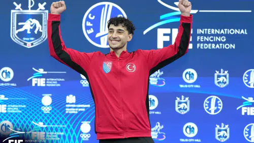 Konyalı genç eskrimci tarih yazdı: Şampiyonluk Konya'ya geldi!