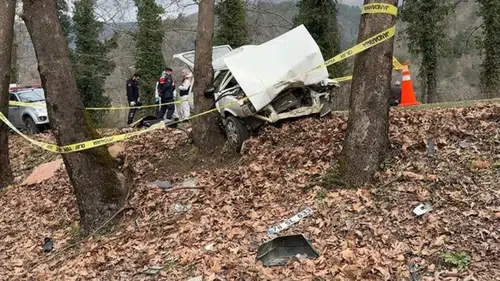 Otomobil ağaca çarptı: 1 ölü