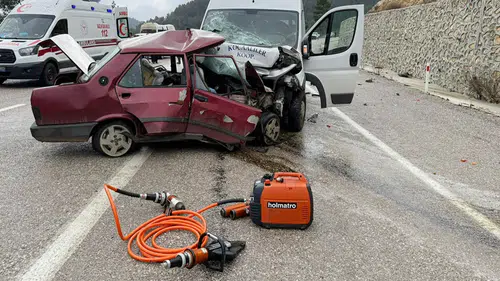 Genç çift kazada can verdi