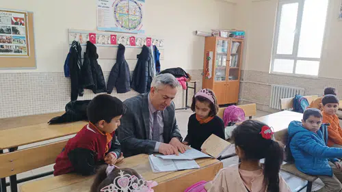 Murat Yiğit, Karatay'da okul ziyaretinde bulundu