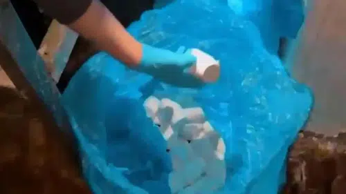 Çöp poşetlerinde uyuşturucu ele geçirildi