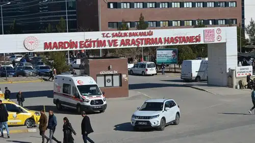 3'üncü kattan düşen 3 yaşındaki çocuk ağır yaralandı