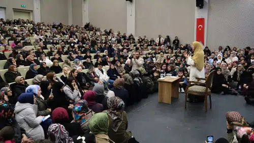 Şehir konferansları Seydişehir’de salonları doldurdu