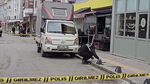 Tartışma sırasında 2 bacağından tabanca ile vuruldu