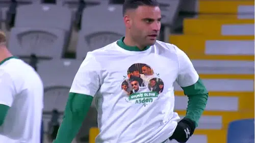 Başakşehir-Konyaspor maçında yürekleri ısıtan kare!