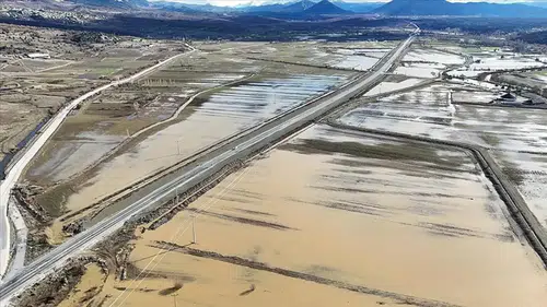 Konya'da yağış ekili alanlara zarar verdi