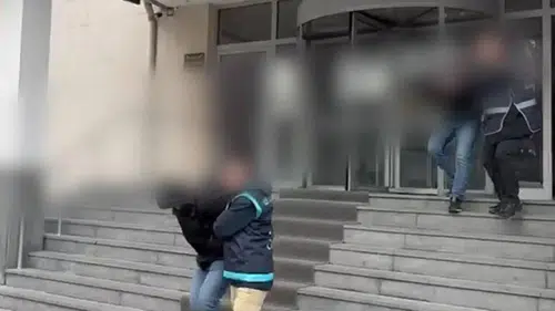 İş insanına şantaj yapan 3 kişi yakalandı