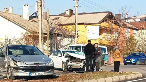 Konya'da korkutan kaza: Araçlar savruldu!