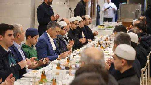 Bakan Mustafa Çiftçi hafızlık eğitimini aldığı kursta sahur yaptı