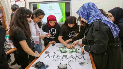 Meram'da öğrencilere sıfır atık bilinci ve e-atık farkındalığı eğitimi