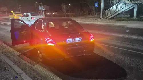 2 otomobilin çarpıştığı kazada 3 kişi yaralandı