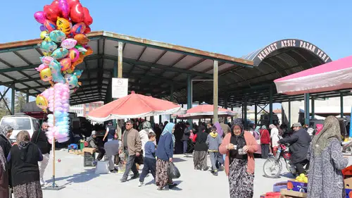 Konya pazarında bayram yoğunluğu: Vatandaş akın etti