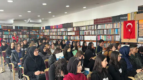 Teneffüs Buluşmaları: "Geleceğin Yazarları Yazarlarla Buluşuyor” başladı