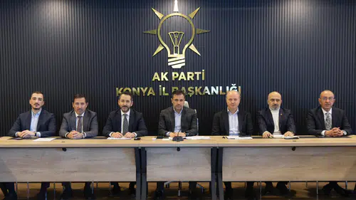 AK Parti Konya teşkilatı grup toplantısında buluştu