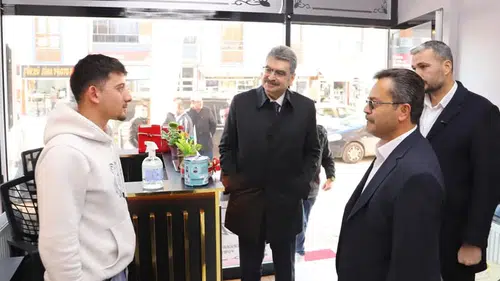 Konya Vekili Erdem Ilgın’da sahaya indi, esnafla sohbet etti