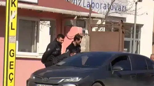 Lise öğrencisi 2 öğretmen ve 1 öğrenciyi bıçakla yaraladı