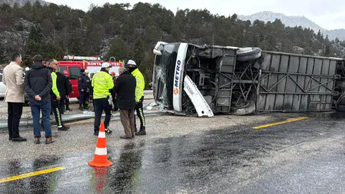 Devrilen yolcu otobüsüyle ilgili flaş açıklama:  Başkan tek tek ziyaret etti!