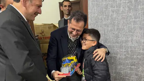 Konyalı Vekil ilçede çocukları sevindirdi!