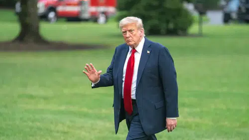 Trump: İran'ın enerji tesislerine saldırılar 5 gün ertelendi