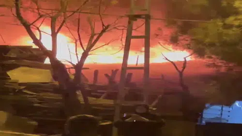 2 gecekondu alev alev yandı