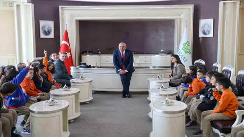 Başkan Kavuş, minik misafirlerini ağırladı