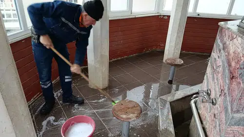 Konya'da camiler köpük köpük yıkandı