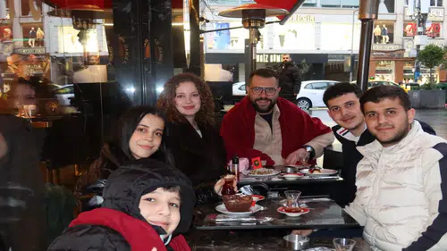 Alparslan Emre Katırcı, bayramı yeğenleriyle kutladı